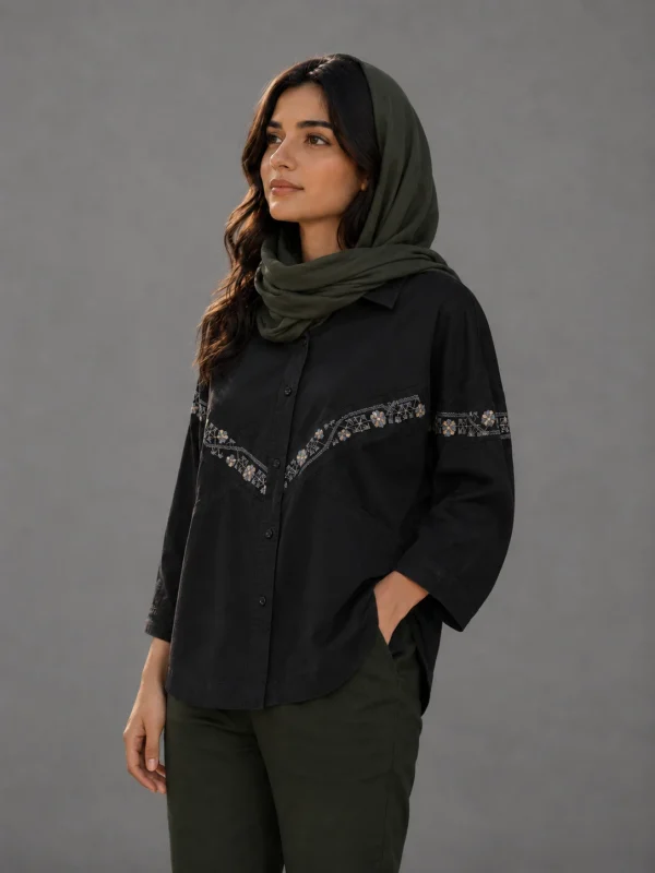 شومیز یقه گلدوزی خطی